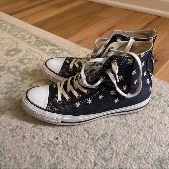 Converse Chuck Taylor All Stars Denim with Daisies High Tops - Picture 4 of 4